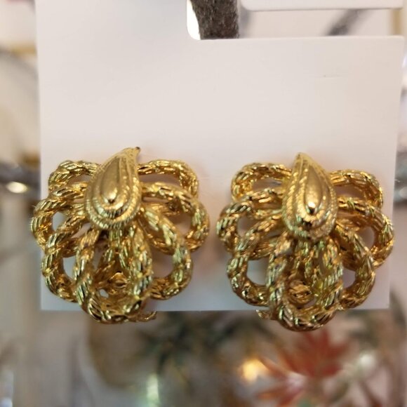 Vintage Gold Tone Rope Ribbon Clip On Earrings Retro Runway - Picture 3 of 8